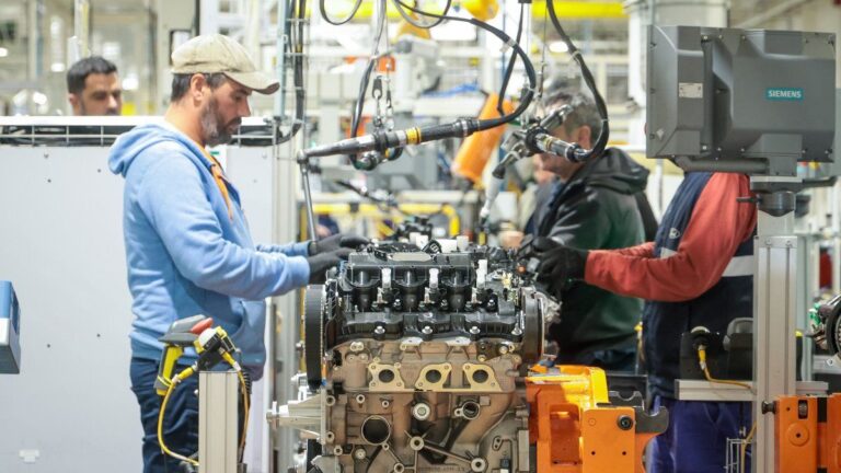 La UIA reportó que la actividad industrial se contrajo casi 10% entre enero y noviembre de 2024