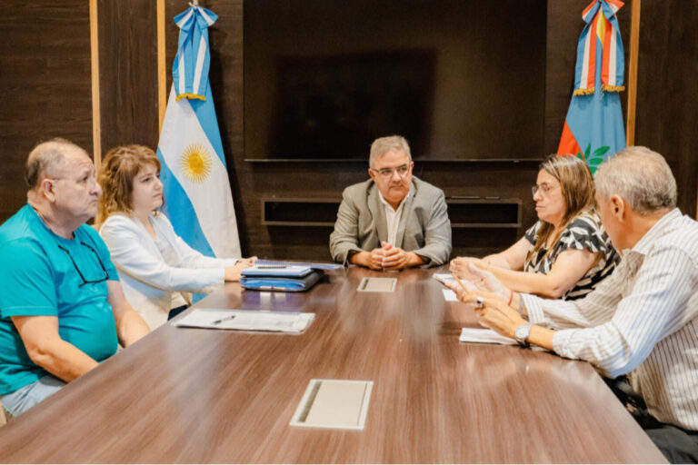 Jalil se reunió con los gremios para avanzar con negociaciones y desactivar tensiones