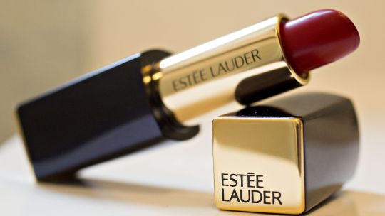 Estée Lauder eliminará hasta 7.000 puestos de trabajo