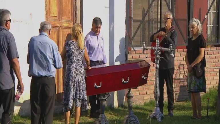 Florencio Varela: los restos de Paloma fueron velados en la iglesia de su padre