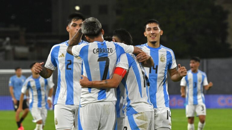 Argentina venció 4-3 a Uruguay y sigue firme en el Hexagonal