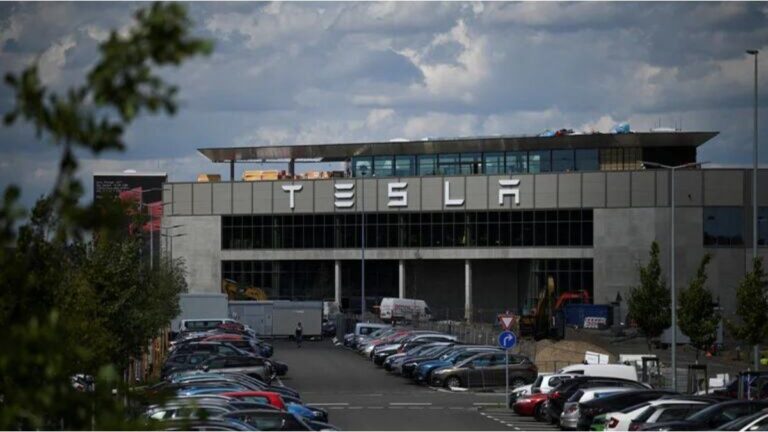 Tesla sufre una caída del 60% en ventas en Alemania tras el apoyo de Elon Musk a la AfD