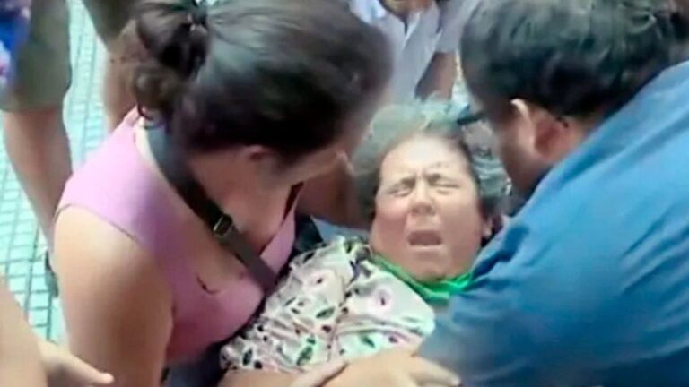 Reprimen la marcha de jubilados: hay heridos