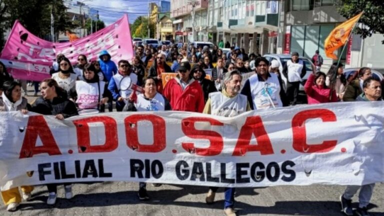 Marcha docente hasta la Casa de Gobierno