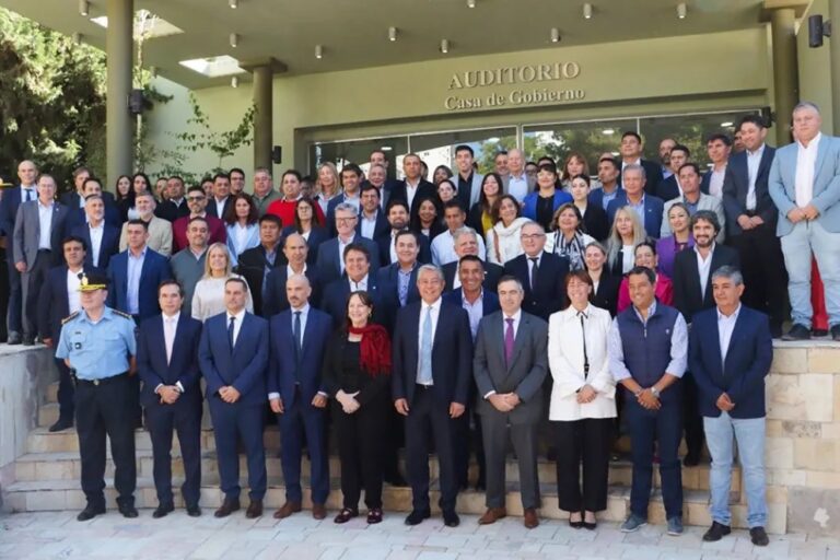 Figueroa e intendentes firmaron acuerdo para combatir el microtráfico de drogas