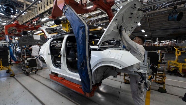Cayó en marzo la producción de automóviles y el sector reclama por alta presión impositiva