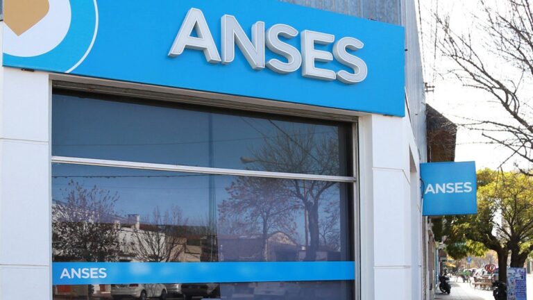 ANSES: los beneficiarios que aún deben percibir sus haberes en abril