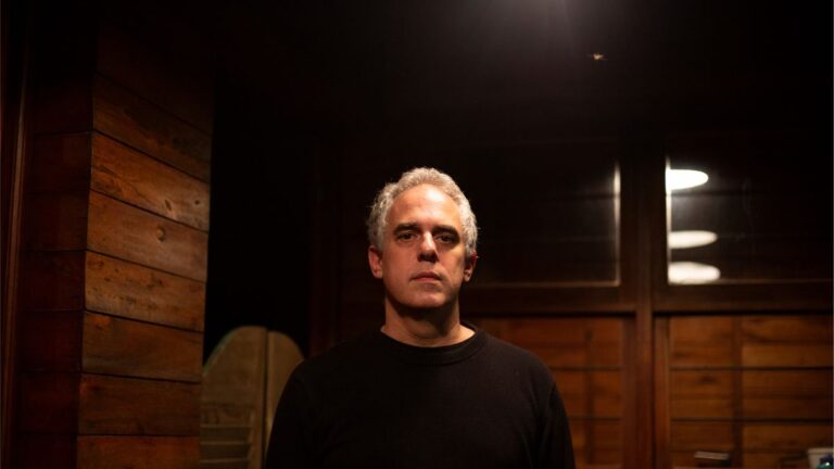 Federico León indaga en el proceso creativo presente en todo montaje teatral