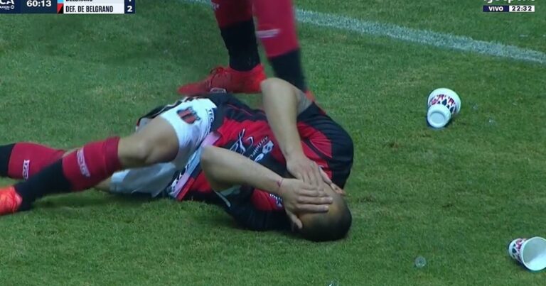 Video: la agresión de la barra de Belgrano al goleador de Defe