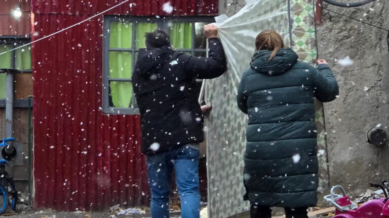 Asisten a familias afectadas por las nevadas en Río Gallegos