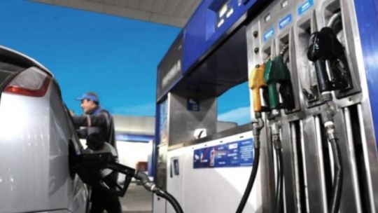 La nafta argentina es la segunda más cara de la región por los altos impuestos