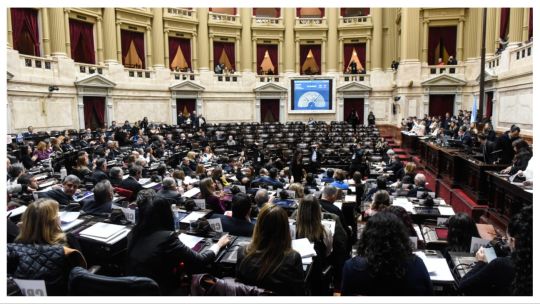 Otro escándalo en Diputados: se levantó la sesión en medio de gritos y empujones entre UxP y LLA