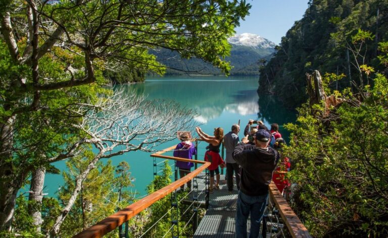 El Gobierno planea bajar el IVA al turismo para fomentar la actividad