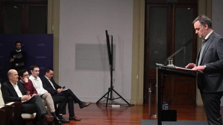 Con un informe de Jorge Lanata, Manuel Adorni anunció el cierre de Vialidad Nacional