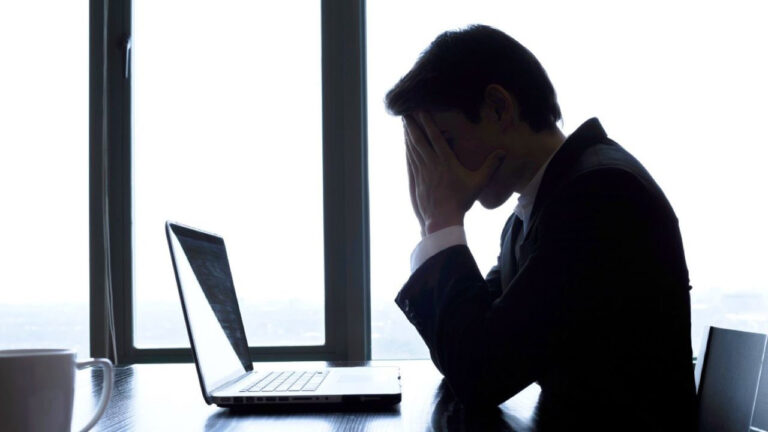 Dólar planchado, banco enojado