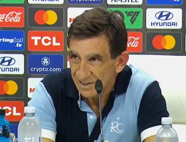 Gustavo Costas ponderó el triunfo de Racing y minimizó las polémicas: Si ven los penales que nos cobran a nosotros…