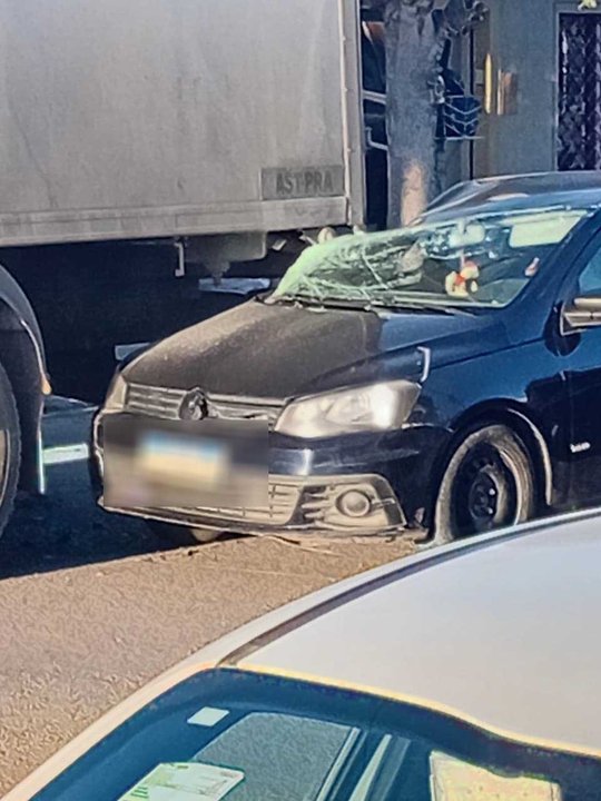 Impactante accidente en Chubut: chocó contra un camión estacionado en doble fila y revelaron el sorpresivo motivo