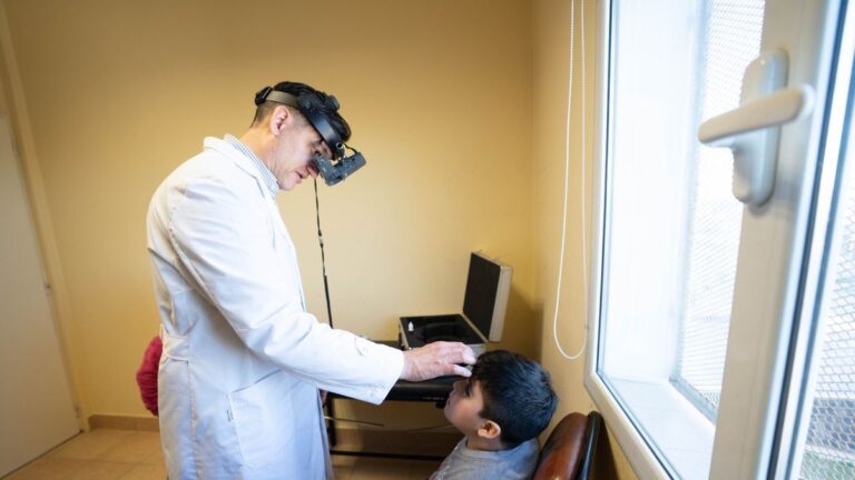 Jornada oftalmológica en el barrio Las Flores