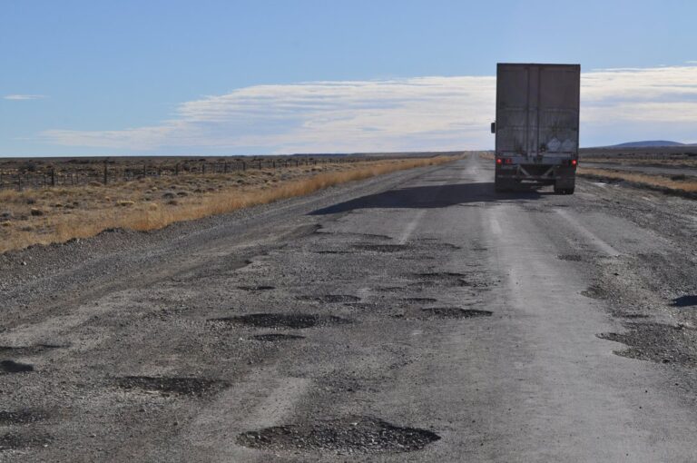 El freno a la obra pública en el gobierno de Javier Milei: 7 casos provinciales que muestran su impacto en la vida diaria