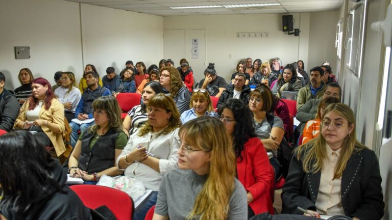 Capacitación en régimen inmobiliario para fortalecer la gestión municipal en Comodoro