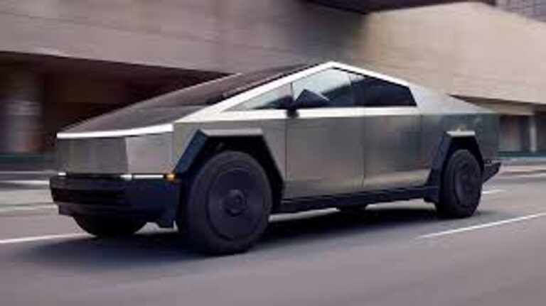 En la previa del acto de Milei, apareció una Tesla Cybertruck: a quién pertenece y cuánto cuesta?