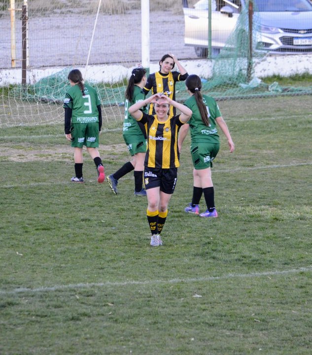 Rada Tilly goleó en km 8 y mantiene su ilusión en el torneo Por Nosotras