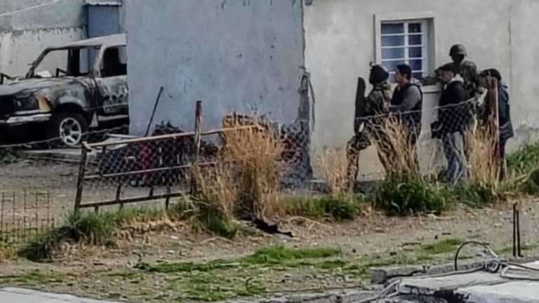 El hombre que se atrincheró afronta  una causa anterior por delitos graves