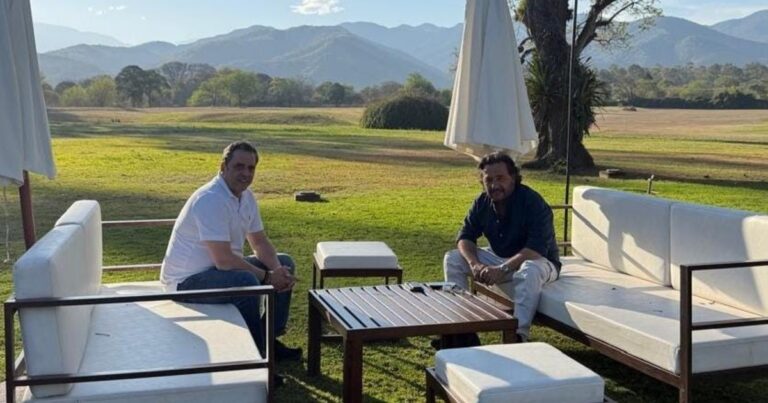 Javier Milei relanza la campaña y el rumbo del Gobierno después de la paliza en Provincia y en medio de rumores de renuncias