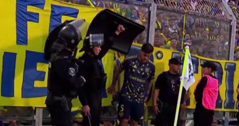 La reacción de Paredes cuando los hinchas de Rosario Central le tocaron una parte íntima»