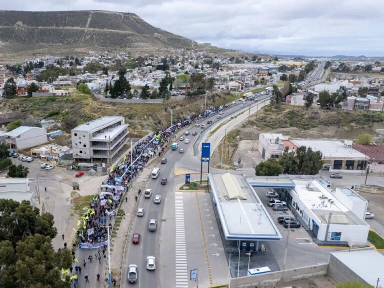 Defensa de la educación pública: una multitud acompañó la votación en el Congreso