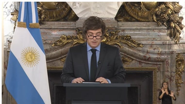 Ridículo: Milei celebró sus éxitos y prometió más ajuste, mientras sonaban cacerolazos en CABA