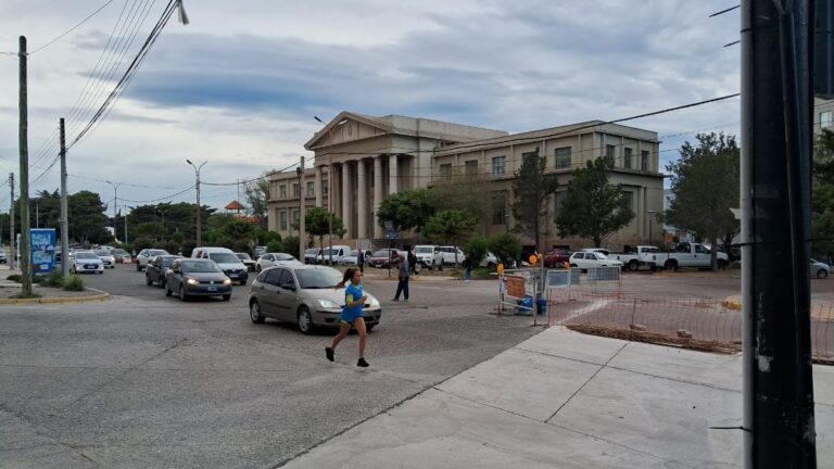 Cielo parcialmente nublado durante todo el viernes