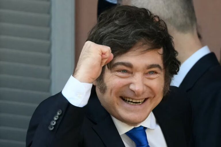 A un mes de las elecciones, Milei desembarca en la Patagonia para reforzar su estrategia electoral