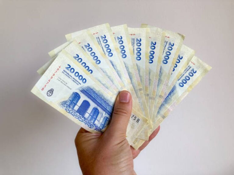 ANSES relanzó nuevos créditos para jubilados y AUH de hasta $50.000.000: cómo solicitarlos