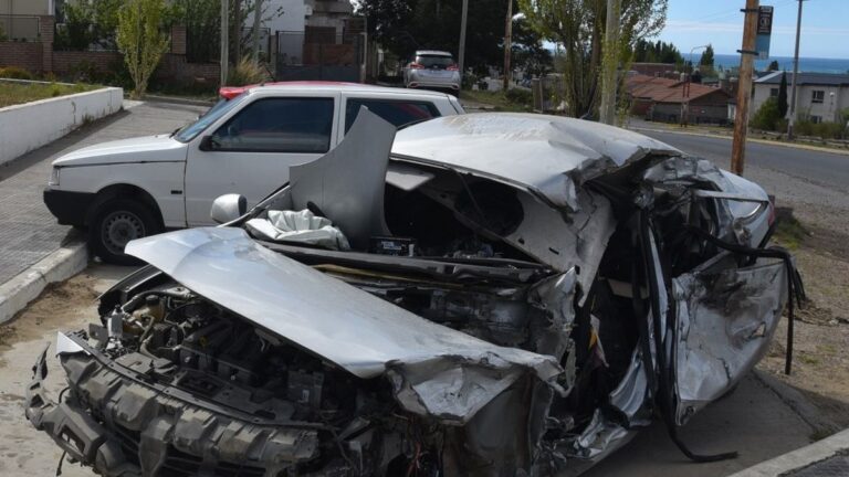 Murió una docente en el choque de un auto y un camión en la Ruta 3