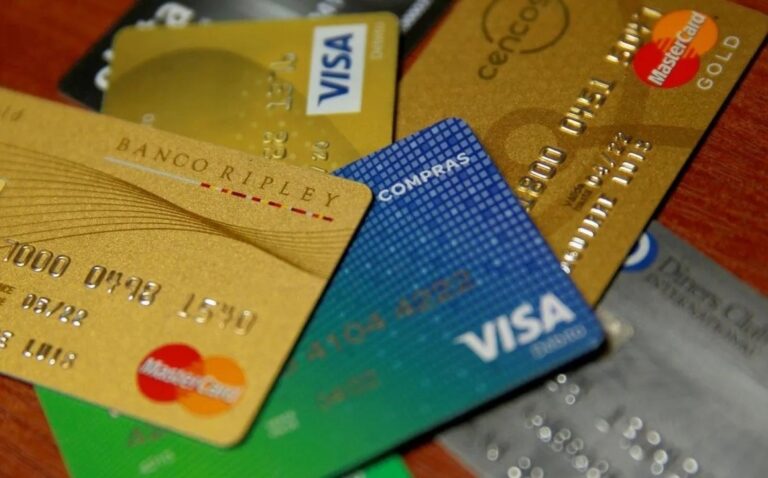 Una mujer ignoró al banco por una deuda de tarjeta y ahora deberá pagar una fortuna