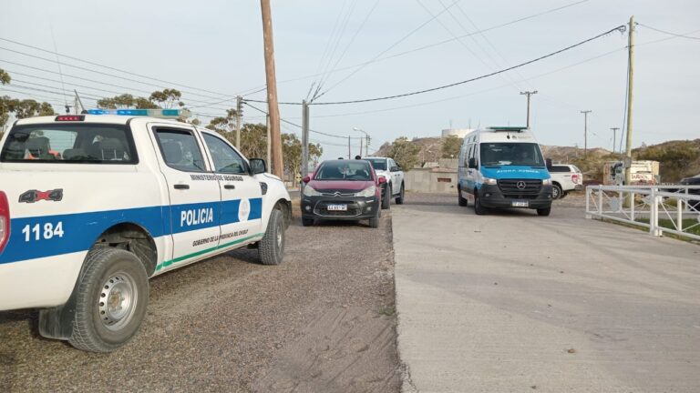Alerta en el mar: Prefectura rescató a una mujer que cayó de una tabla de stand up paddle en la costa de Comodoro