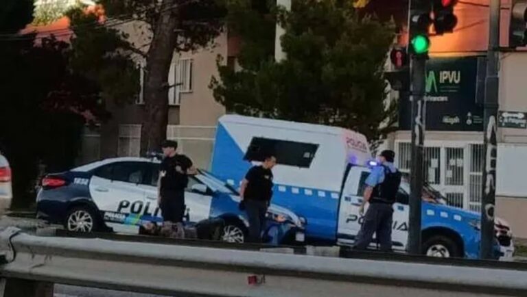 Violento enfrentamiento entre ‘trapitos’ terminó con un hombre herido en la vía pública