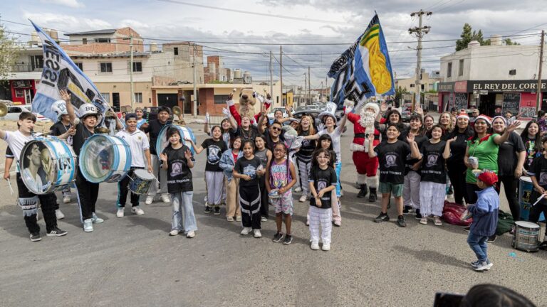 Comodoro vivió la Navidad con Papá Noel recorriendo los barrios