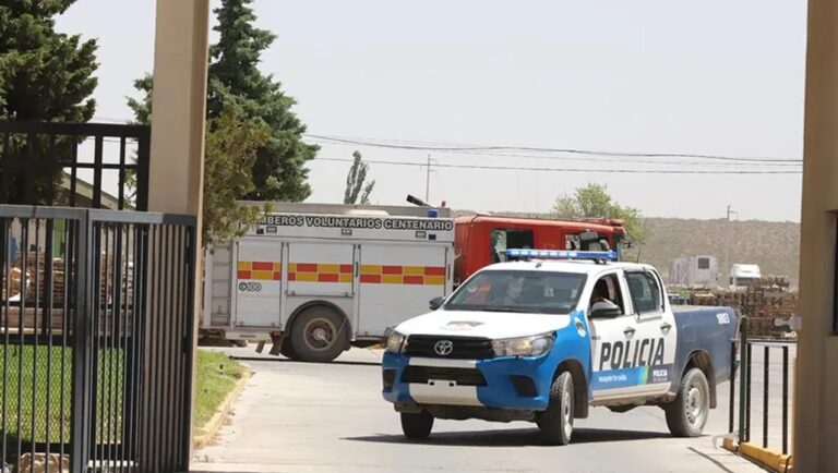 Fuego y preocupación en el Parque Industrial: incendio en el Mercado Concentrador de Neuquén