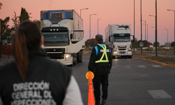 Municipio de Rawson continúa realizando controles a camiones por pérdida de líquidos pesqueros