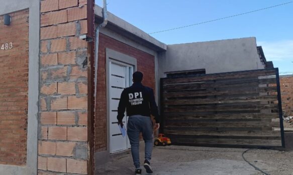 Allanaron una vivienda en Trelew por el robo en una estación de servicio