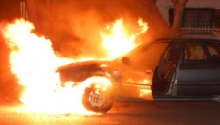 Fue a un boliche de Comodoro, discutió con otra persona y al salir, encontró su auto prendido fuego