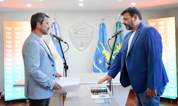 Nicolás Casalín juró como responsable de servicios públicos y ambiente de Trelew