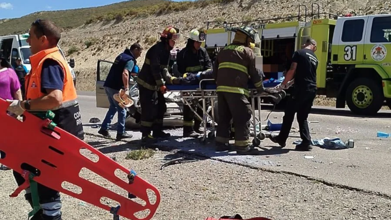 Choque frontal en el camino Roque González: una conductora lucha por su vida