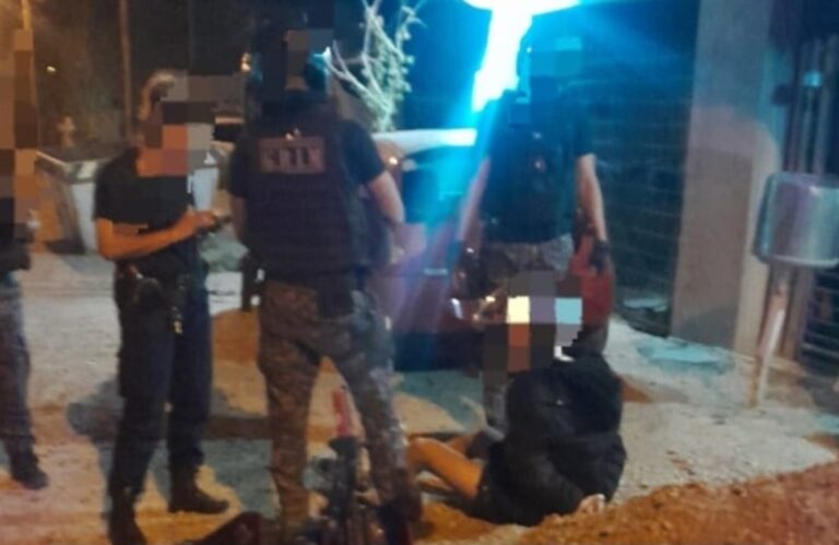 Escapó de un control, lo atraparon tras perseguirlo 60 cuadras y lo que ocurrió luego desconcertó a los policías