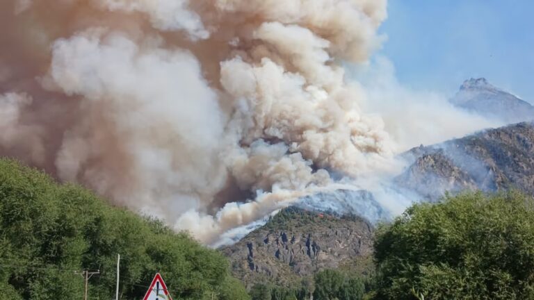 El presidente de Chile ofrece ayuda a Argentina para contener los incendios en Chubut
