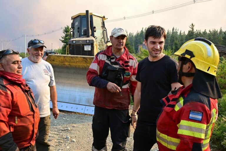 Más de 640 brigadistas siguen trabajando en la Comarca y aseguran que hace falta el último esfuerzo para contener el incendio