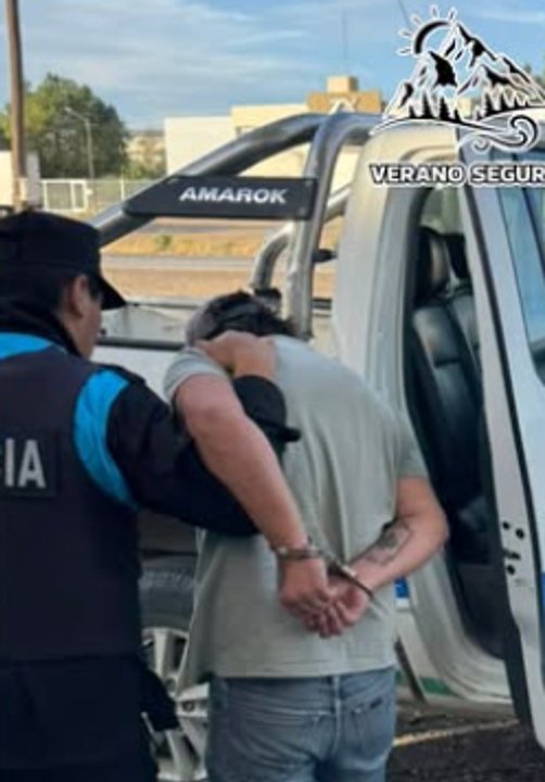 Circulaba en auto por Chubut, lo detuvo la policía en un control y tenía pedido de captura en Santa Cruz