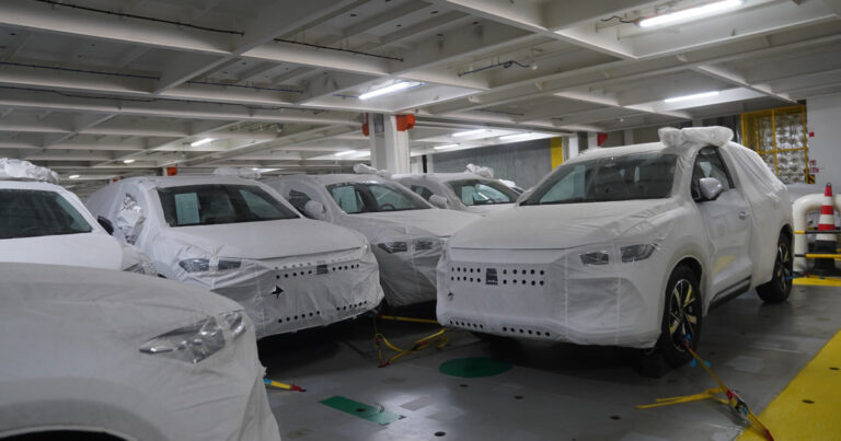 Por las mayores importaciones en 2025 el superávit comercial  se redujo un 40%